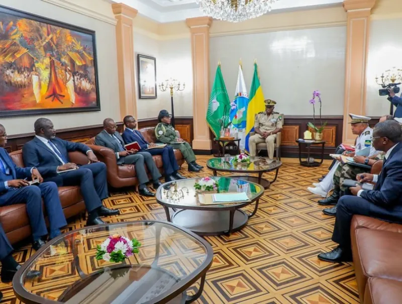 Le président de la transition, Brice Clotaire Oligui Nguema et les ministres des Mines, de l’Économie et du Budget. © DR 