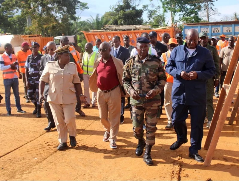 Le ministre des Travaux publics, Flavien Nziengui Nzoundou lance les travaux de la voie, axe Ntoum-Cocobeach.