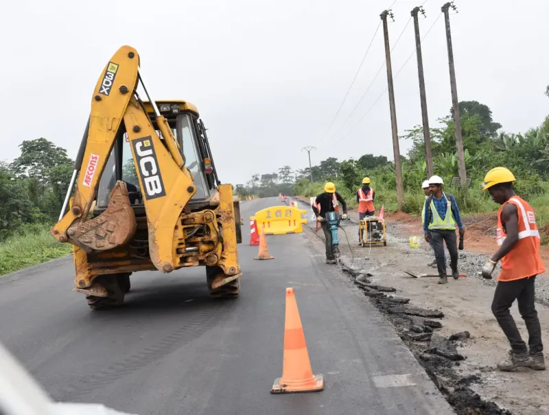 Début des travaux de bitumage de la Transgabonaise © DR