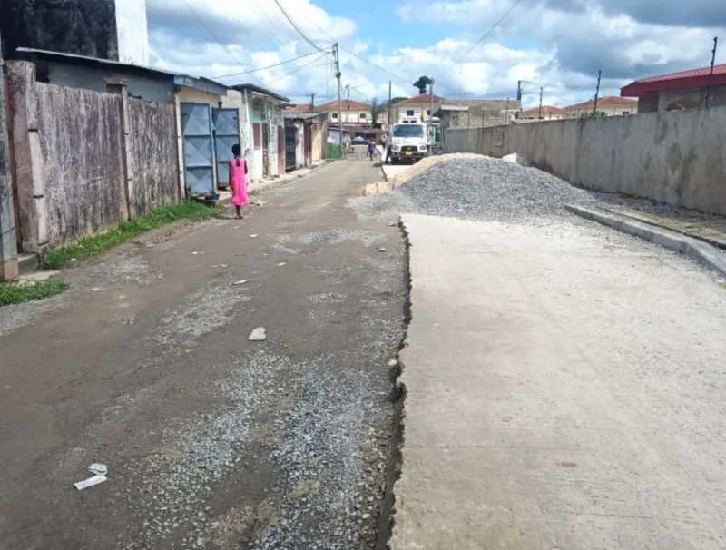 Routes secondairs au quartier Ndzeng Ayong © DR