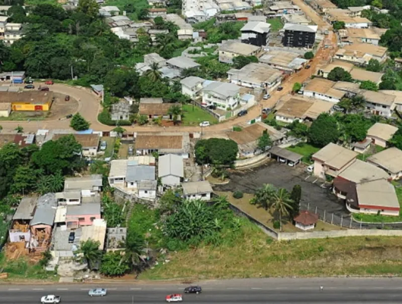 Une vue d'en haut d'une partie de la commune d'Akanda © DR 