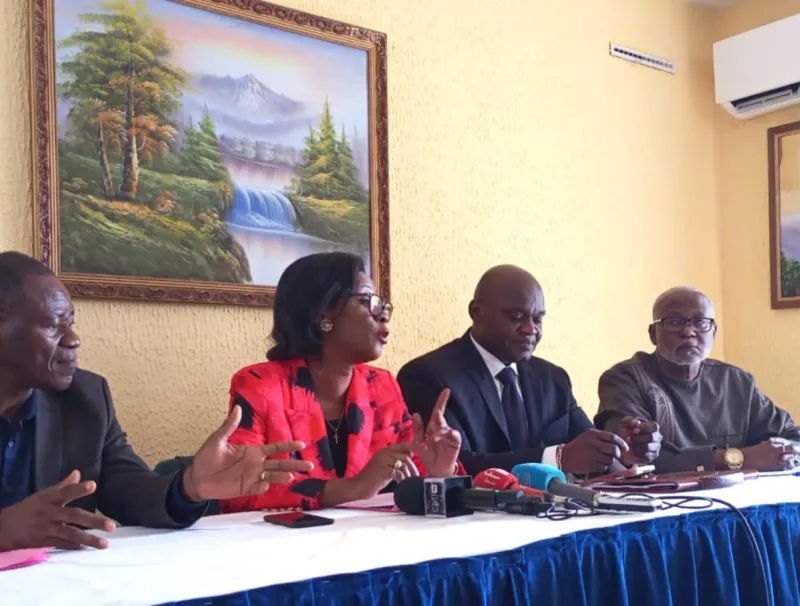 Les quatre avocats lors de la conférence de presse, hier au cabinet de Me Gisèle Eyue Bekale au centre-ville.