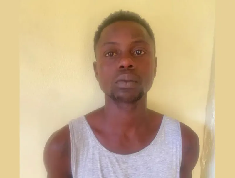 Rosty Mitoumba, au poste de la brigade de gendarmerie de Nkoltang, en attente de son sort.