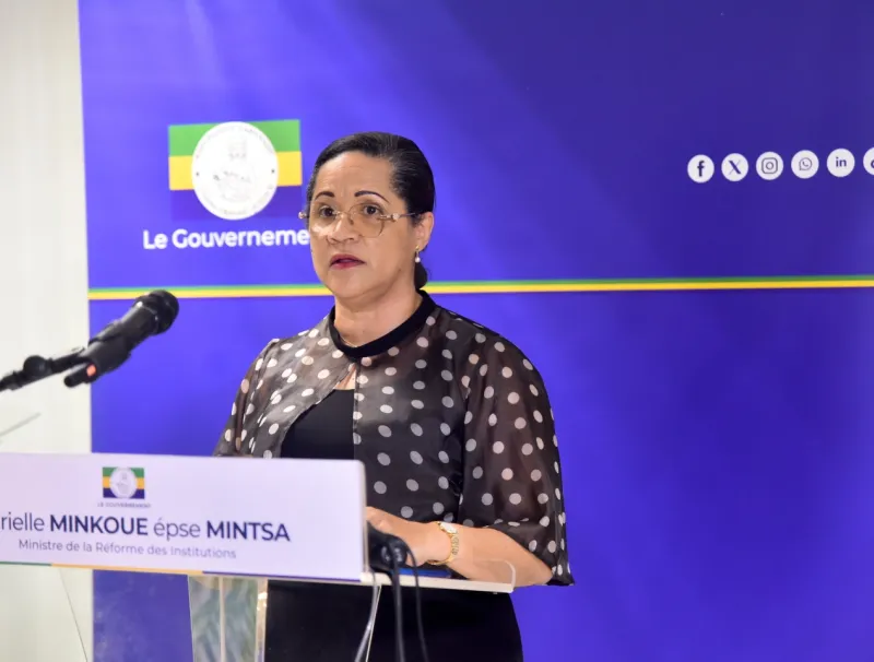 La ministre de la réforme et des institutions : madame Murielle Minkoué Mintsa 