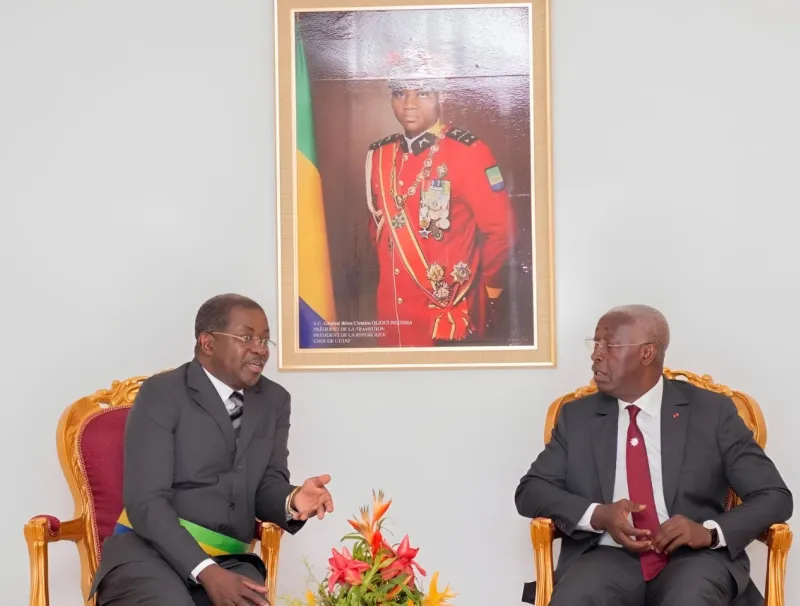 Séraphin Moundounga, président du CESE et le Premier ministre, Raymond Ndong Sima © DR