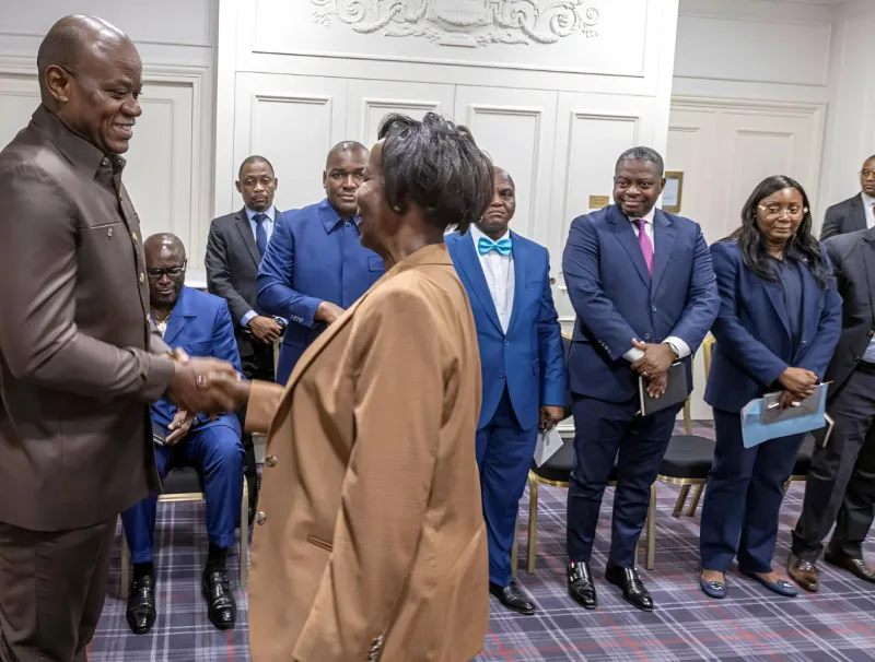 Le president de la Transition, Brice Clotaire Oligui Nguema recevant la Secretaire generale, Louise Mushikiwabo a Paris, le 02 Octobre 2024 en marge du 19e Sommet de la Francophie. © DR