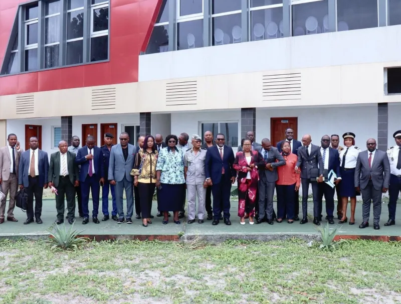 Photo de famille après le séminaire sur l’état civil des agents municipaux de la Mairie de Port-Gentil © DR