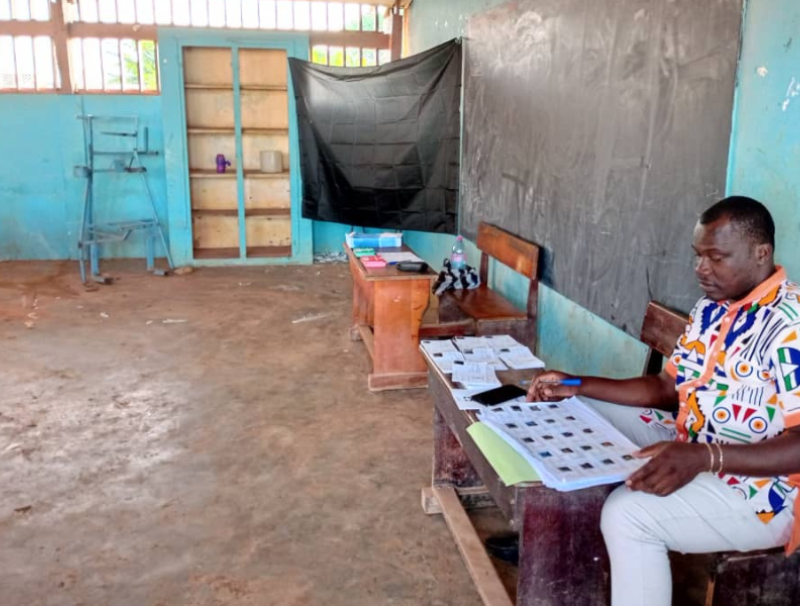 Un bureau de vote au sein de l'école Marien Ngouabi à Makokou quasiment vide © L'Union