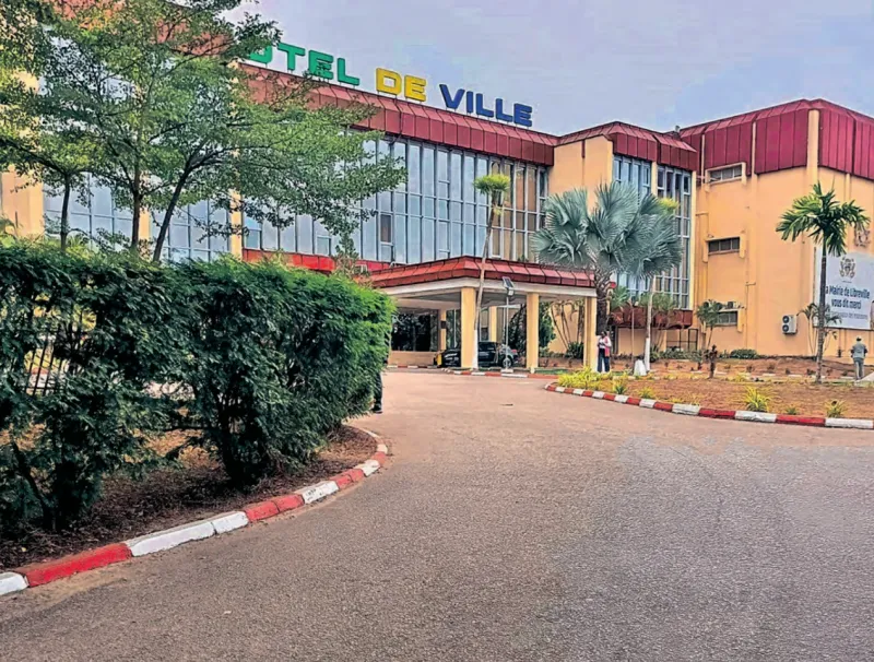 Une vue de l'hôtel de ville de Libreville - © DR