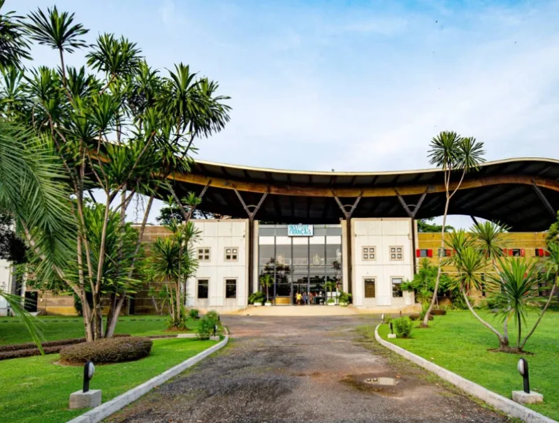 Un aperçu externe de l'institut français au Gabon. © DR 