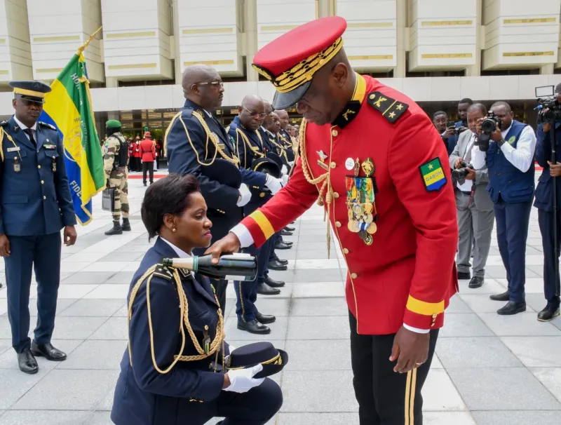 Le général Brice Clotaire Oligui Nguema lors de cérémonie des ports de galonù