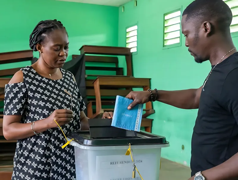 vote d'un citoyen gabonais. © DR