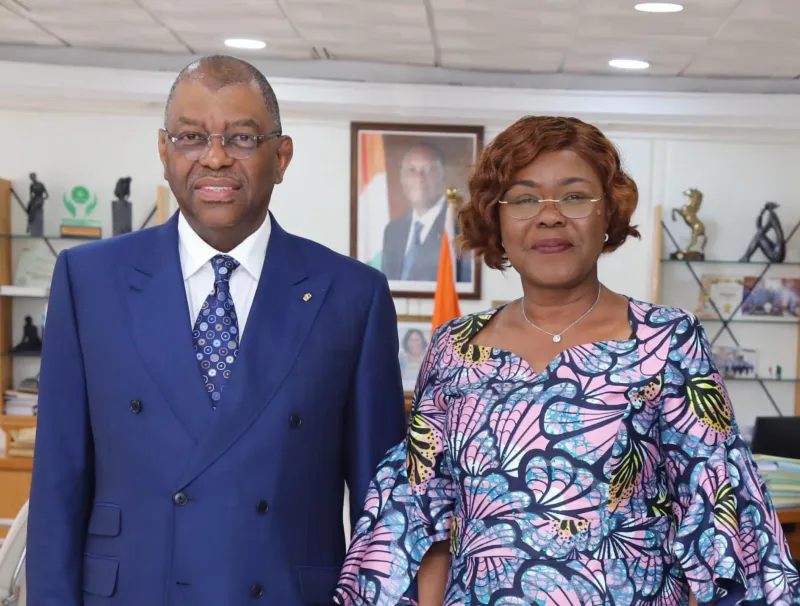 Alexandre Barro Chambrier (G) vice-Premier ministre en charge de la Planification et de la Prospective et Mme Nialé Kaba (D), Ministre de l'Economie et du Plan de la Côte d'Ivoire © DR