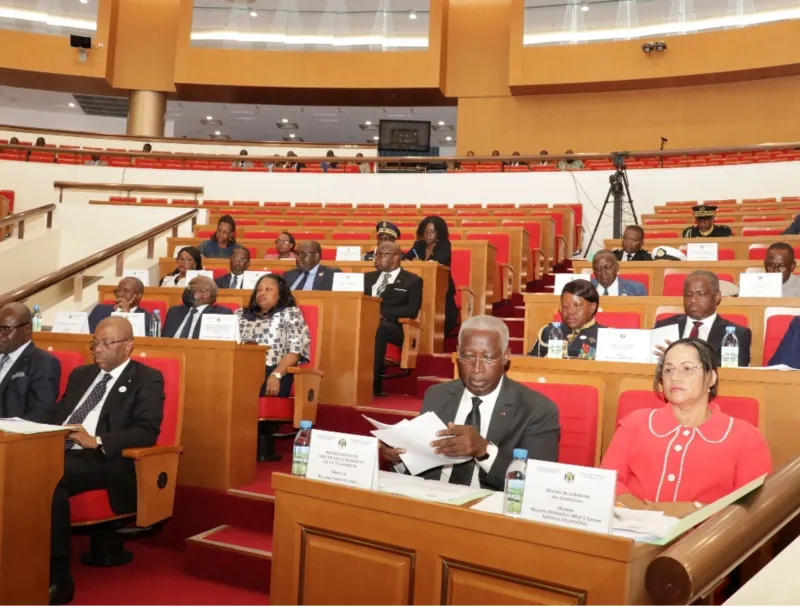 Une vue des ministres à l'Assemblée Nationale le 19 décembre 2024 lors de la séance 𝐝𝐞𝐬 𝐐𝐮𝐞𝐬𝐭𝐢𝐨𝐧𝐬 𝐚𝐝𝐫𝐞𝐬𝐬𝐞́𝐞𝐬 𝐚𝐮𝐱 𝐌𝐞𝐦𝐛𝐫𝐞𝐬 𝐝𝐮 𝐆𝐨𝐮𝐯𝐞𝐫𝐧𝐞𝐦𝐞𝐧𝐭 © DR.