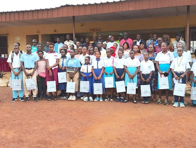 La remise des prix aux cracks du 1er trimestre de Tchibanga. © DR 