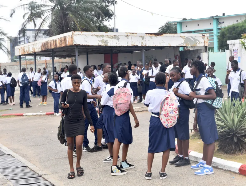 Etablissements scolaires : Lycée Leon Mba, les élèves à la sortie des cours. © Jocelyn Abila/L'Union