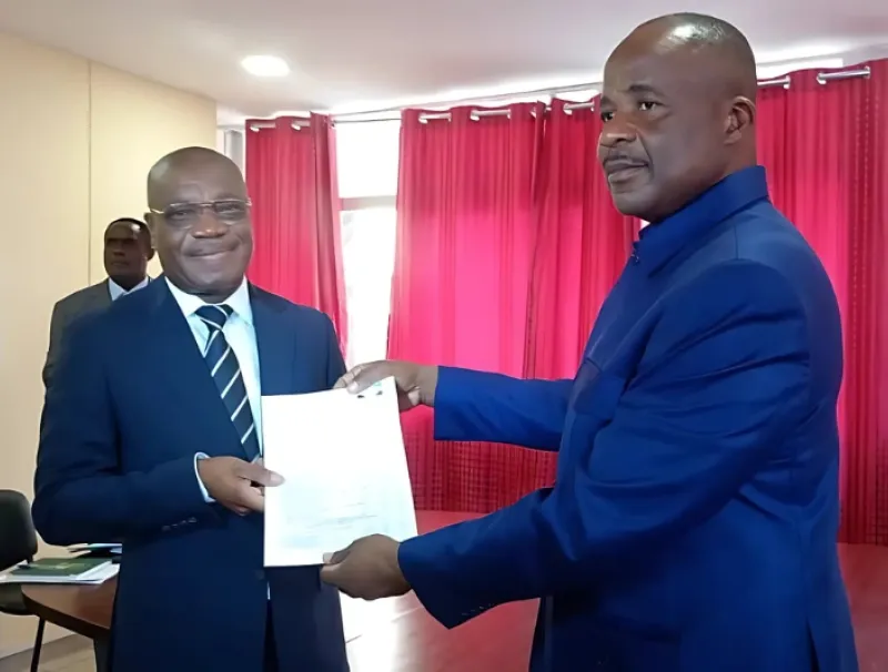 Remise symbolique de la mercuriale au directeur provincial de la DGCC.