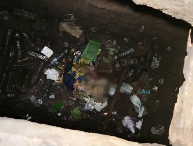 Les latrines dans lesquelles un fœtus a été abandonné à Mouila.