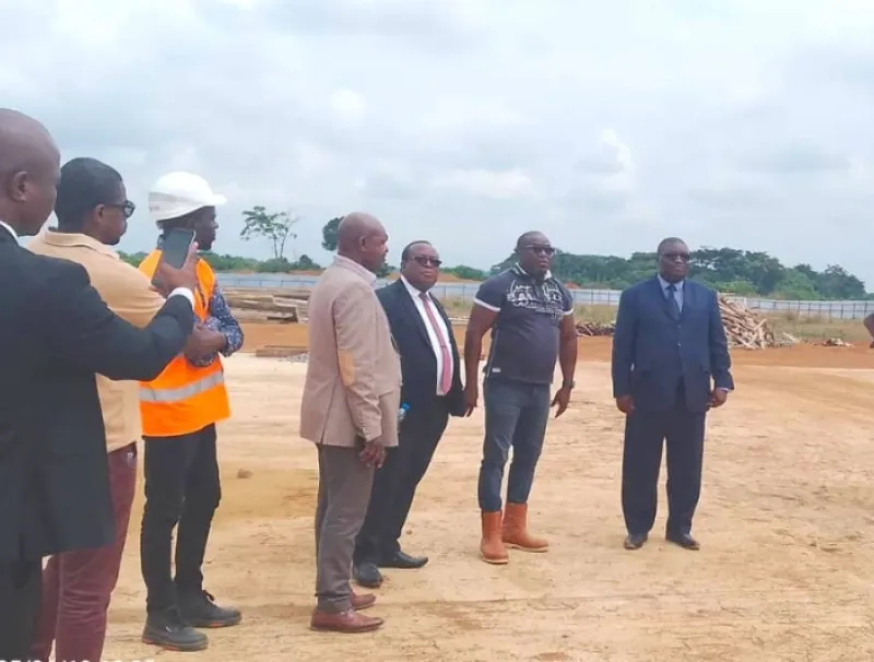 Mouila : le gouverneur visite le chantier de l’Université de Mouila