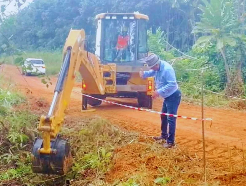 Réfection de la route de Lezinda, dans l’Ogooué et des Lacs. © Ibouanga Nguimbi