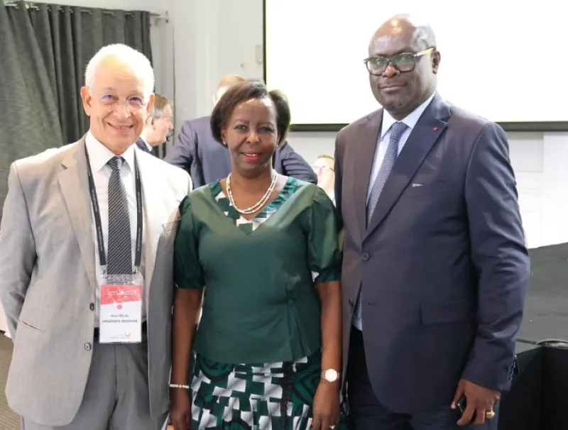 Le ministre des Affaires étrangères aux côtés de la secrétaire générale de la Francophonie.