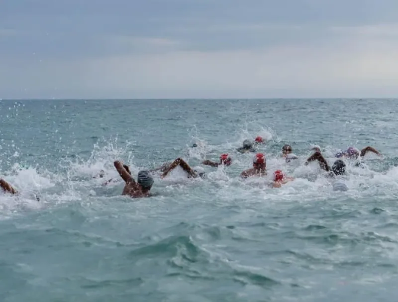 Des nageurs de tout le continent se sont rassemblés à Zanzibar, en Tanzanie, pour la journée du camp de natation en eau libre Africa Aquatics © DR