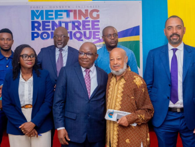 Les membres du PLC lors du grand meeting d'ouverture pour le OUI au référendum © DR