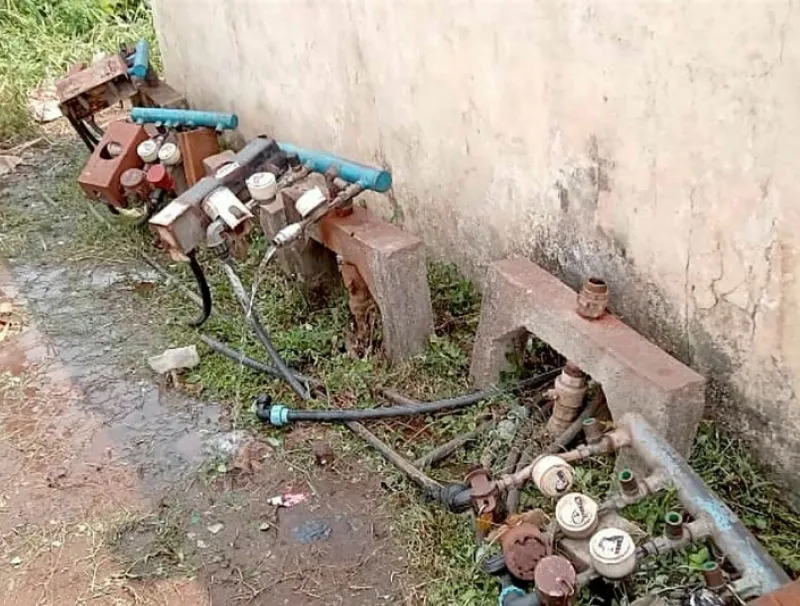 Quelques compteurs où les fuites d’eau sont permanentes. © DR