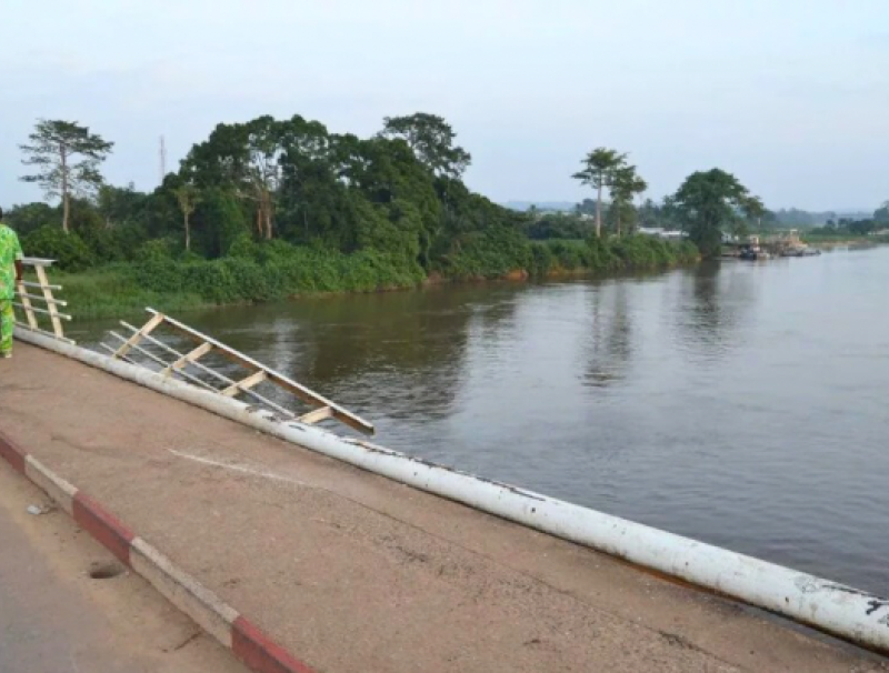 Le pont d’Adouma à Lambaréné au Gabon 