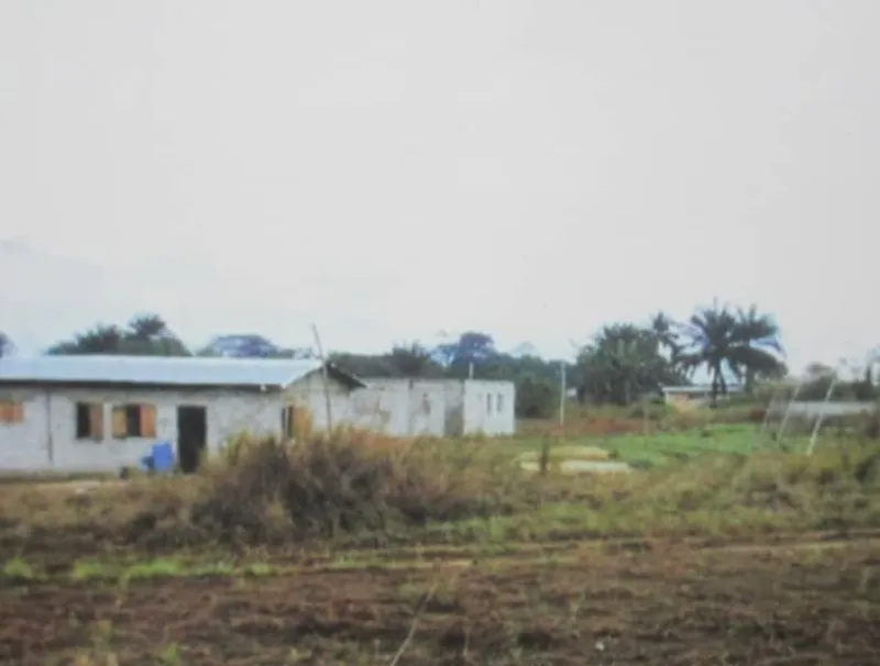 Le cimetière de Mabanga sur lequel les acquéreurs de parcelles ont bâti.
