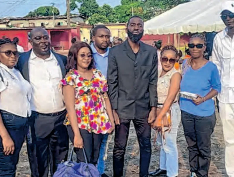 Photo de famille des organisateurs, durant la cérémonie.