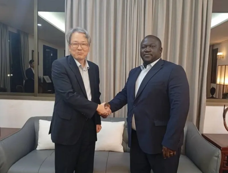 L’ambassadeur Song Bim Shin en compagnie du président fédéral Me Denis Mboumba.