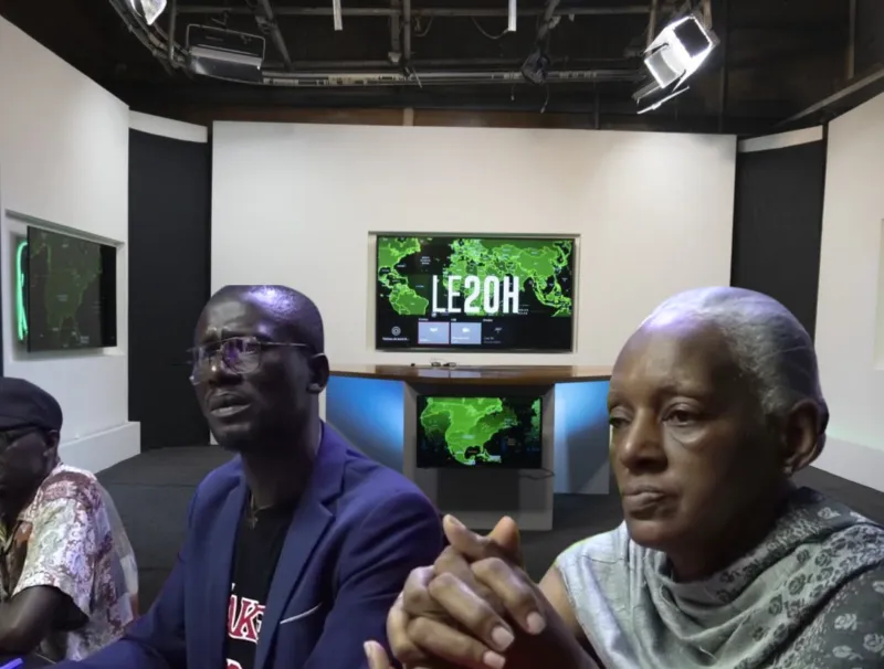 Montage -  Une vue du plateau de TéléAfrica et des agents de la chaîne © DR