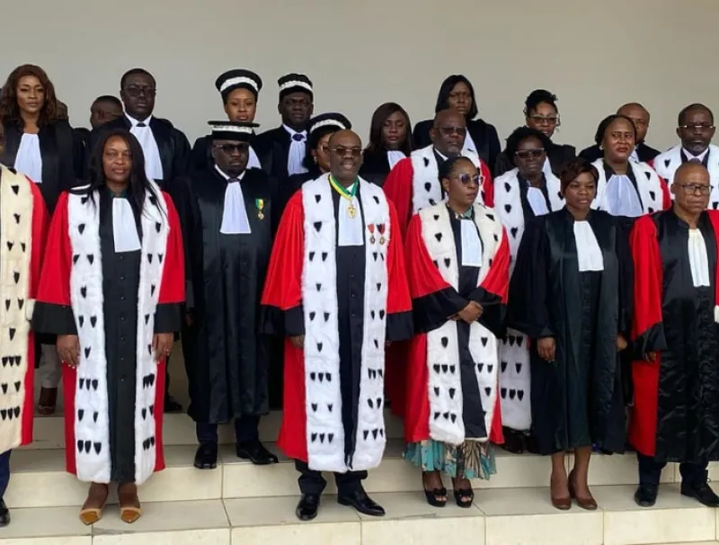 Les officiels et nouveaux magistrats du tribunal de première instance de Ntoum. © DR