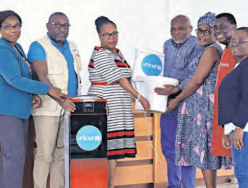 Photo de famille avec la délégation de l’Unicef.