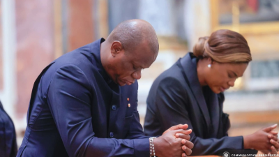 Toussaint : le couple présidentiel prend part à une messe à Rome