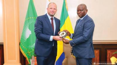 Brice Clotaire Oligui Nguema, et Theo Francken