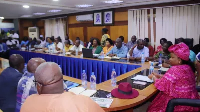 Camelia Ntoutoume-Leclerq, ministre de l'éducation nationale et les représentants des APE