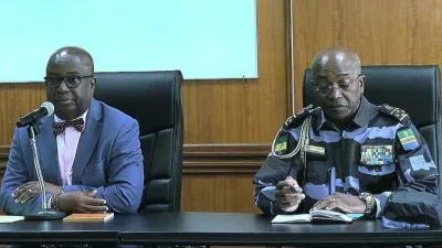 Adrien Nguema Mba, Ministre de l’Intérieur, de la Sécurité et Serge Hervé Ngoma, commandant en chef de la police
