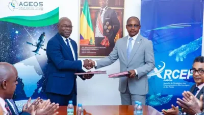 Célestin Kadjidja, président du Conseil de régulation de l'Arcep et Aboubakar Mambimba Ndjoungui, directeur général de l'Ageos