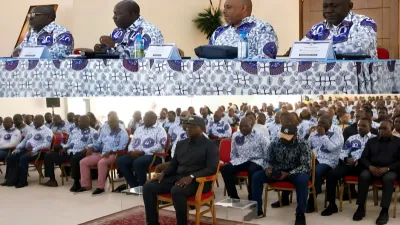 L’AG de Tsoumou a été ouverte par le président de l’association, Henri-Claude Oyima, en présence du président d’honneur Brice Clotaire Oligui Nguema.