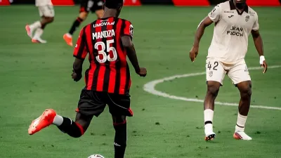 Axel Junior Mandza, footballeur international gabonais
