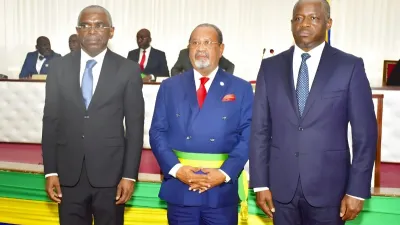 Guy-Bertrand Mapangou, président du CESEC, François Ndong Obiang ministre de la Réforme et des Relations avec les Institutions et Hermann Immongault, Vice-président du gouvernement 