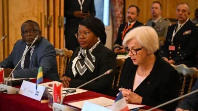 Brigitte Onkanowa, ministre de la défense et Catherine Vautrin