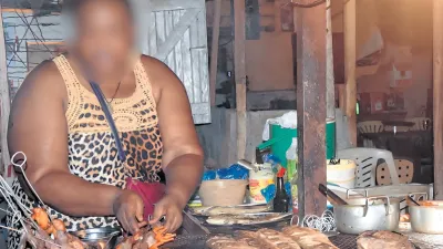 Commerçante de nourriture de rue