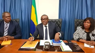 Le premier président de la Cour des comptes ( c) lors du point de presse.