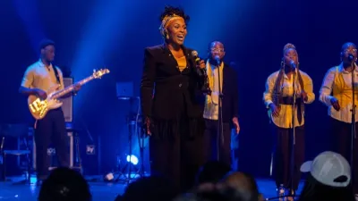 Dena Mwana en concert