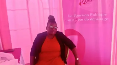 Une femme agente publique pour se faire dépister.