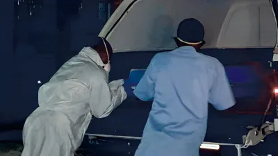 La dépouille de Léa Collete Bomo retirée du site macabre par les pompes funèbres.