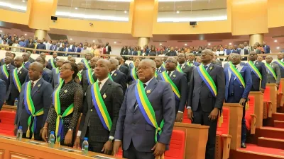 Les députés lors de l’exécution de l’hymne national